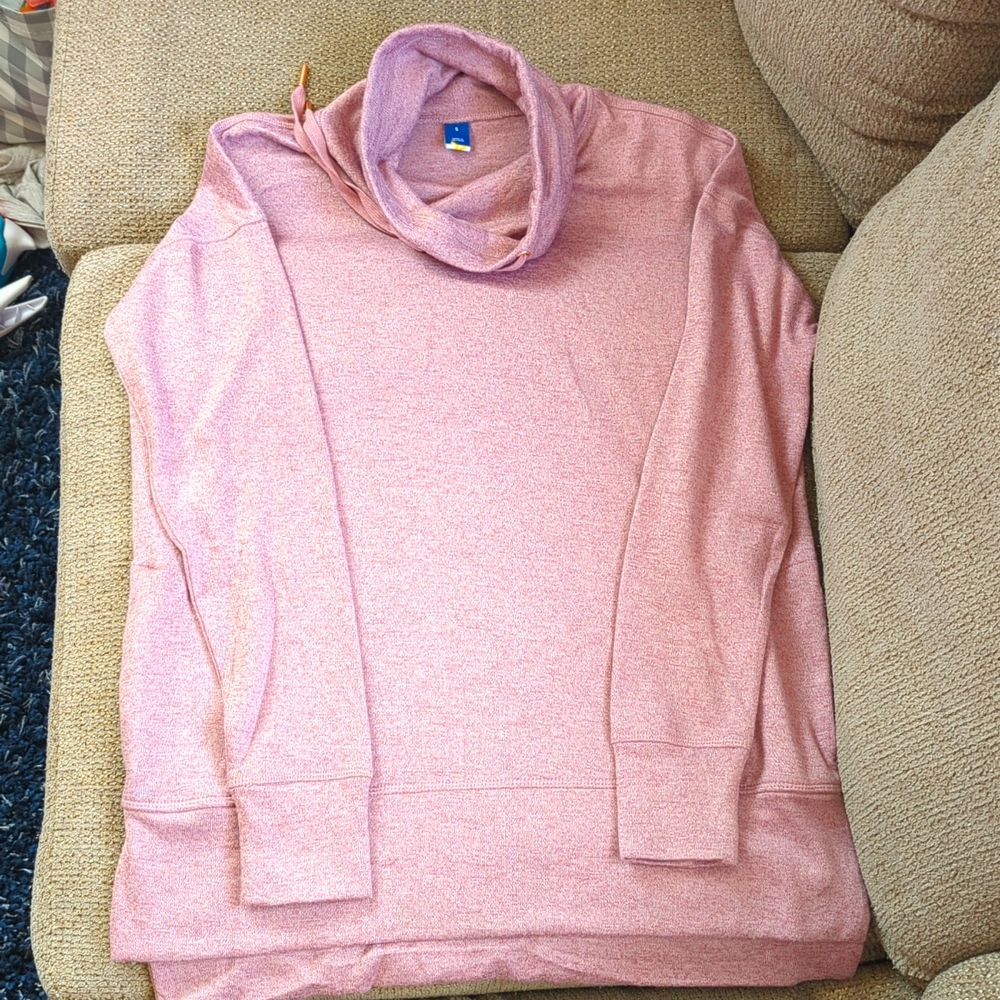 Light weight sweater with pockets. Size small.